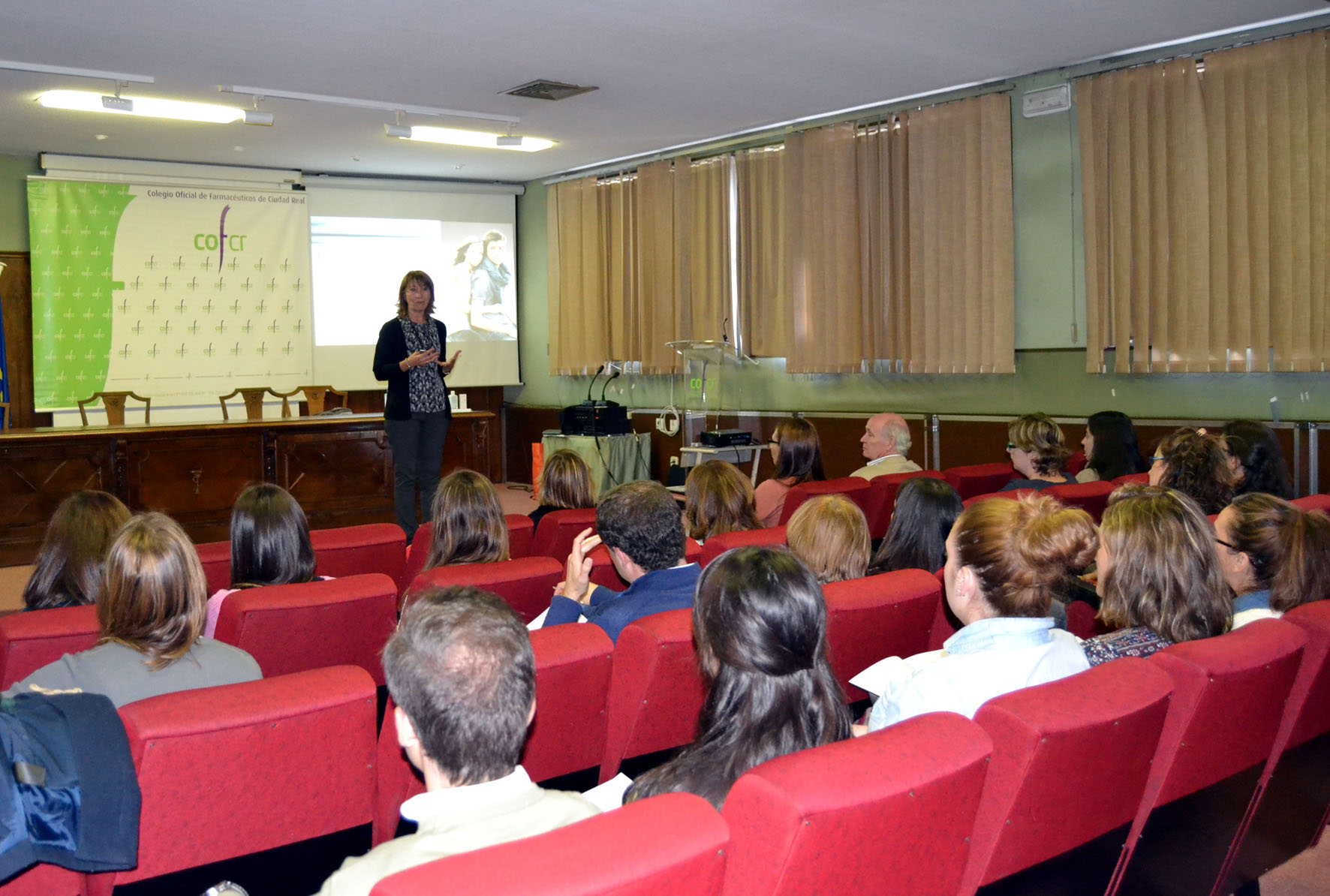 El Colegio de Farmacéuticos de Ciudad Real ofreció una charla sobre las novedades en el tratamiento del acné