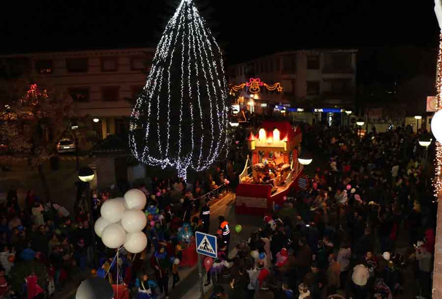 Gran Cabalgata de Reyes en Miguelturra repartiendo ilusión
