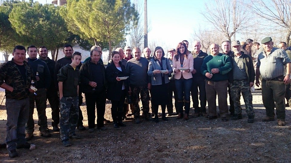 La Sociedad de Cazadores de Carrión de Calatrava homenajea a Pilar Vargas en su jornada anual de convivencia