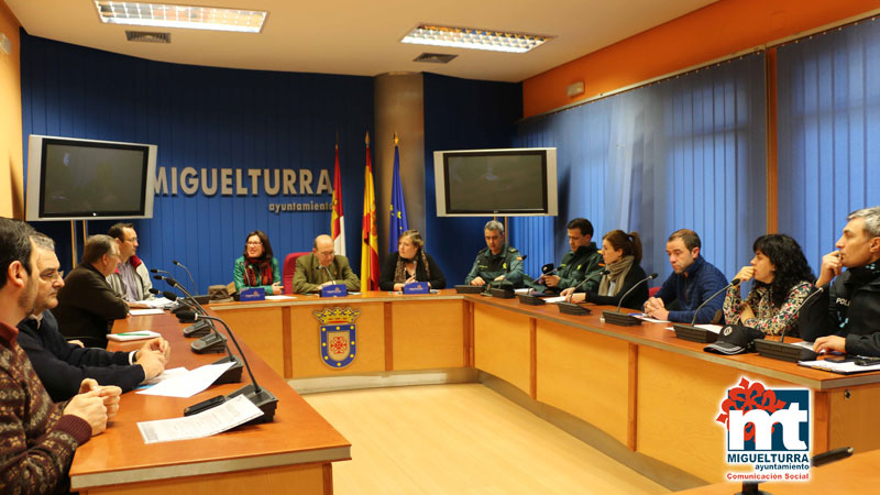 Reunión de La Junta Local de Seguridad para el evento «Encuentro Cultural de la Juventud en Miguelturra»