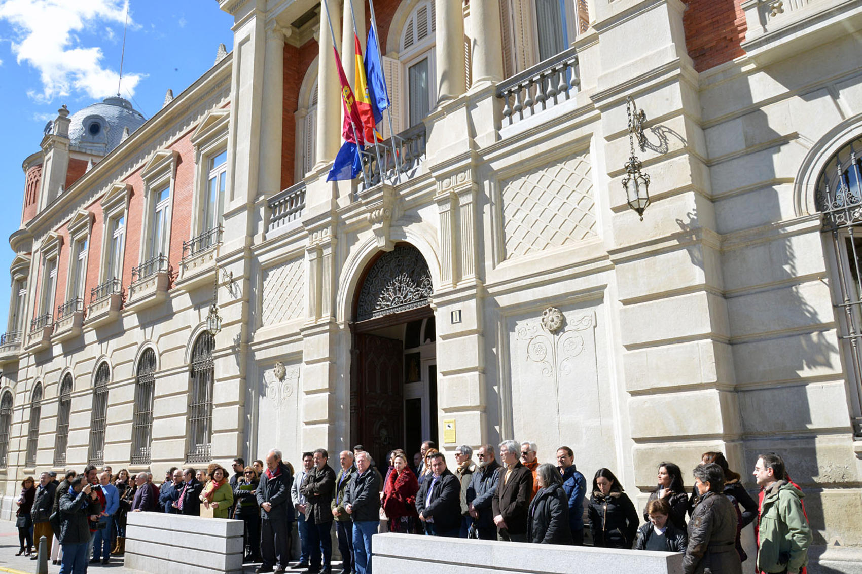 El Presidente de la Diputación muestra sus condolencias a familiares y conocidos de las víctimas de la tragedia aérea