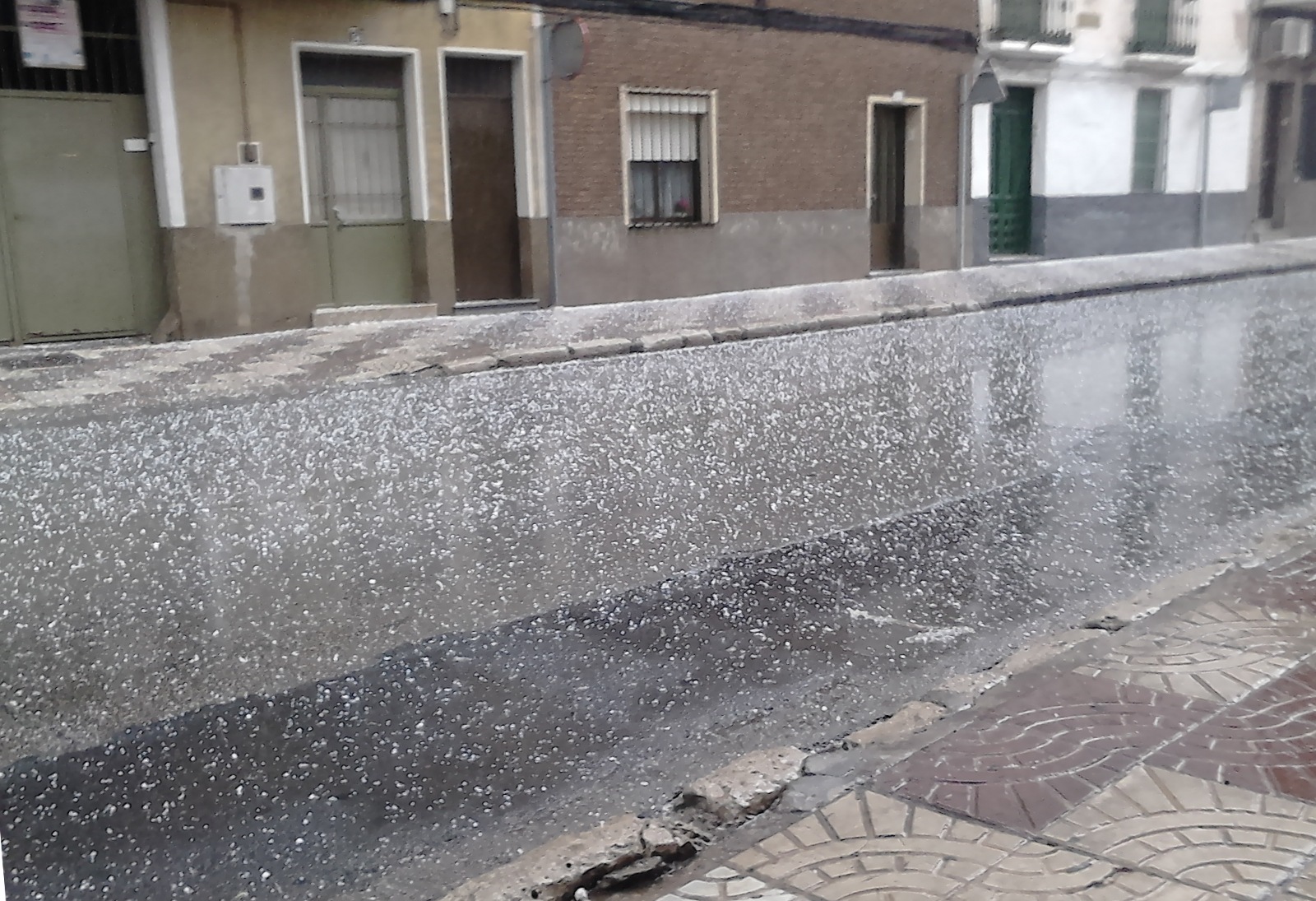 Tormenta de granizo sin consecuencias en el campo daimieleño