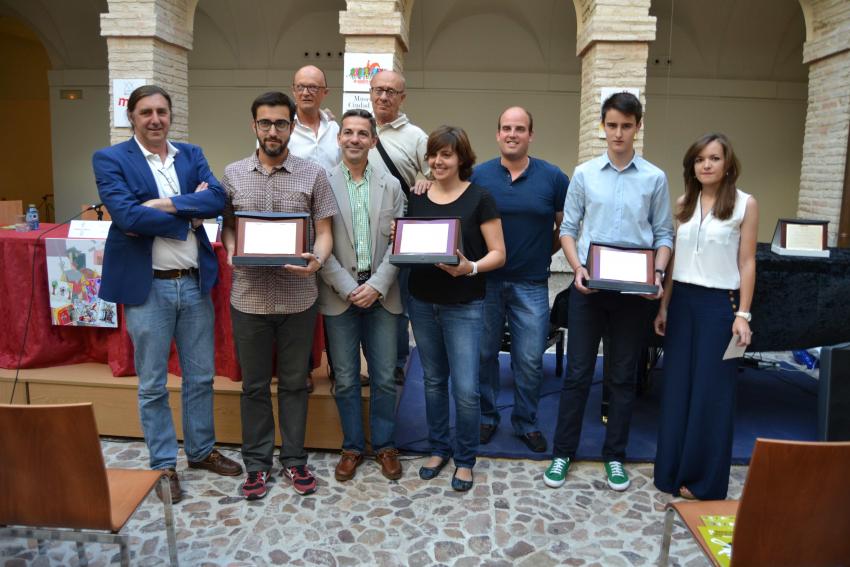 Frederic Bosch recoge el primer premio del concurso de diseño de la camiseta del 20º Quixote Maratón de Castilla-La Mancha