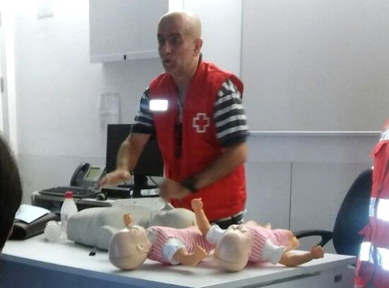Primeros auxilios y maniobras de RCP centran la charla del Grupo de Apoyo a la Lactancia