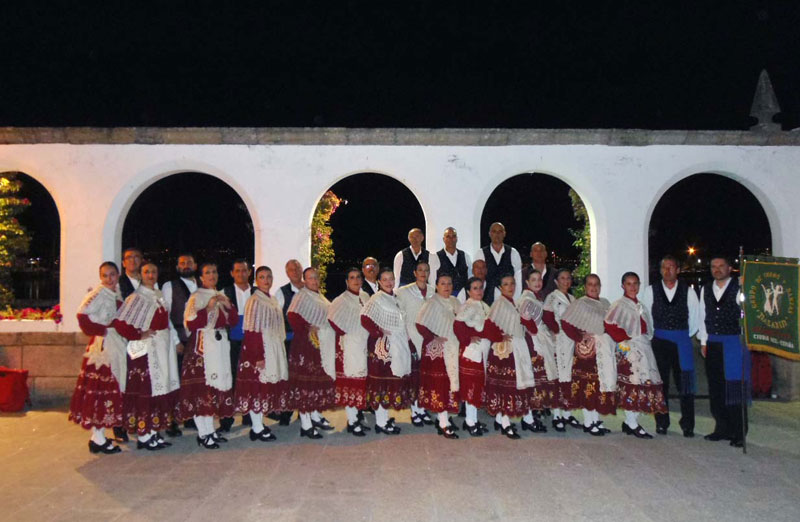 Nazarín pone de pie al público del decimonoveno Festival Folclórico Baiña