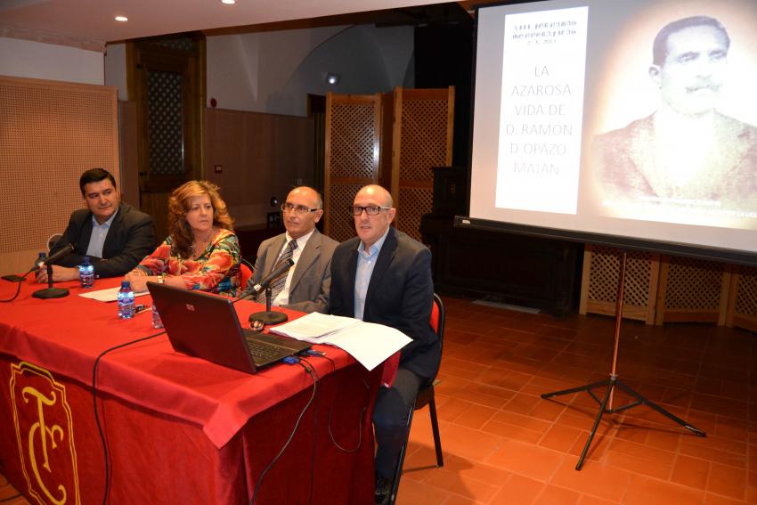 Juan Carlos Fernández, María Antonia Alvaro, Porfirio Sanz y Manuel Fernández, quien habla, en la apertura de las Jornadas.