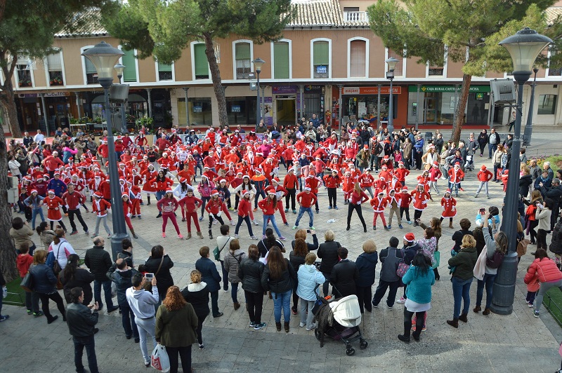 El colegio San Isidro saluda a la Navidad con un flashmob