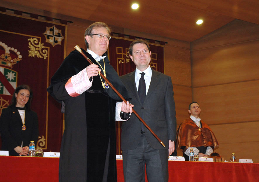 Miguel Ángel Collado toma posesión de su cargo en una ceremonia celebrada en el Campus de Ciudad Real
