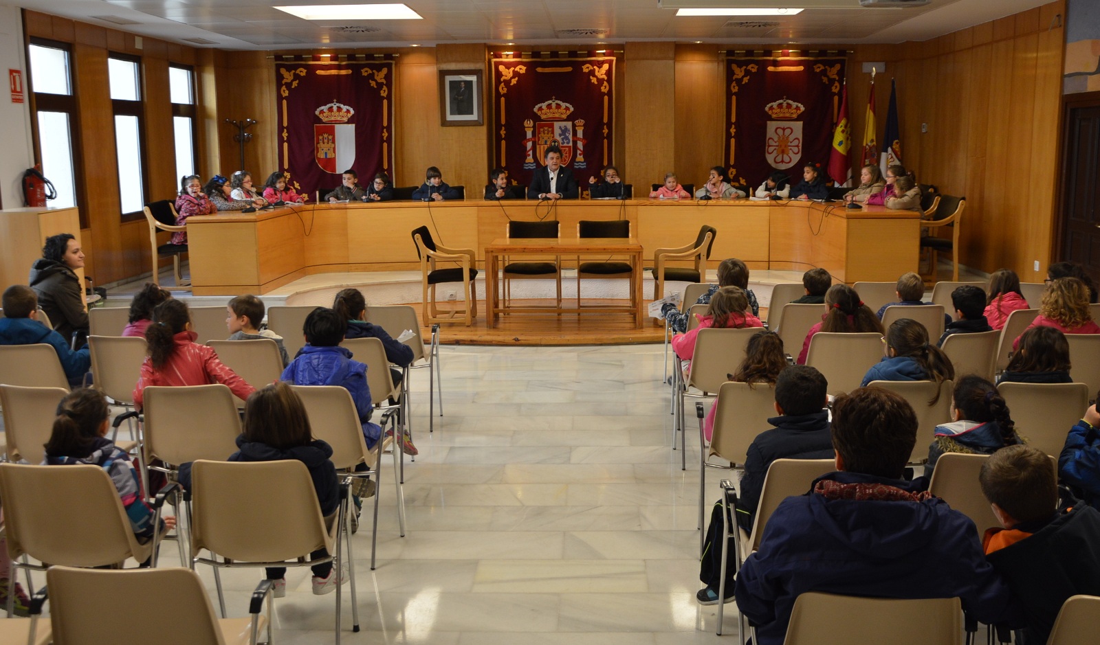 Medio centenar de alumnos de Primaria conocen el Ayuntamiento