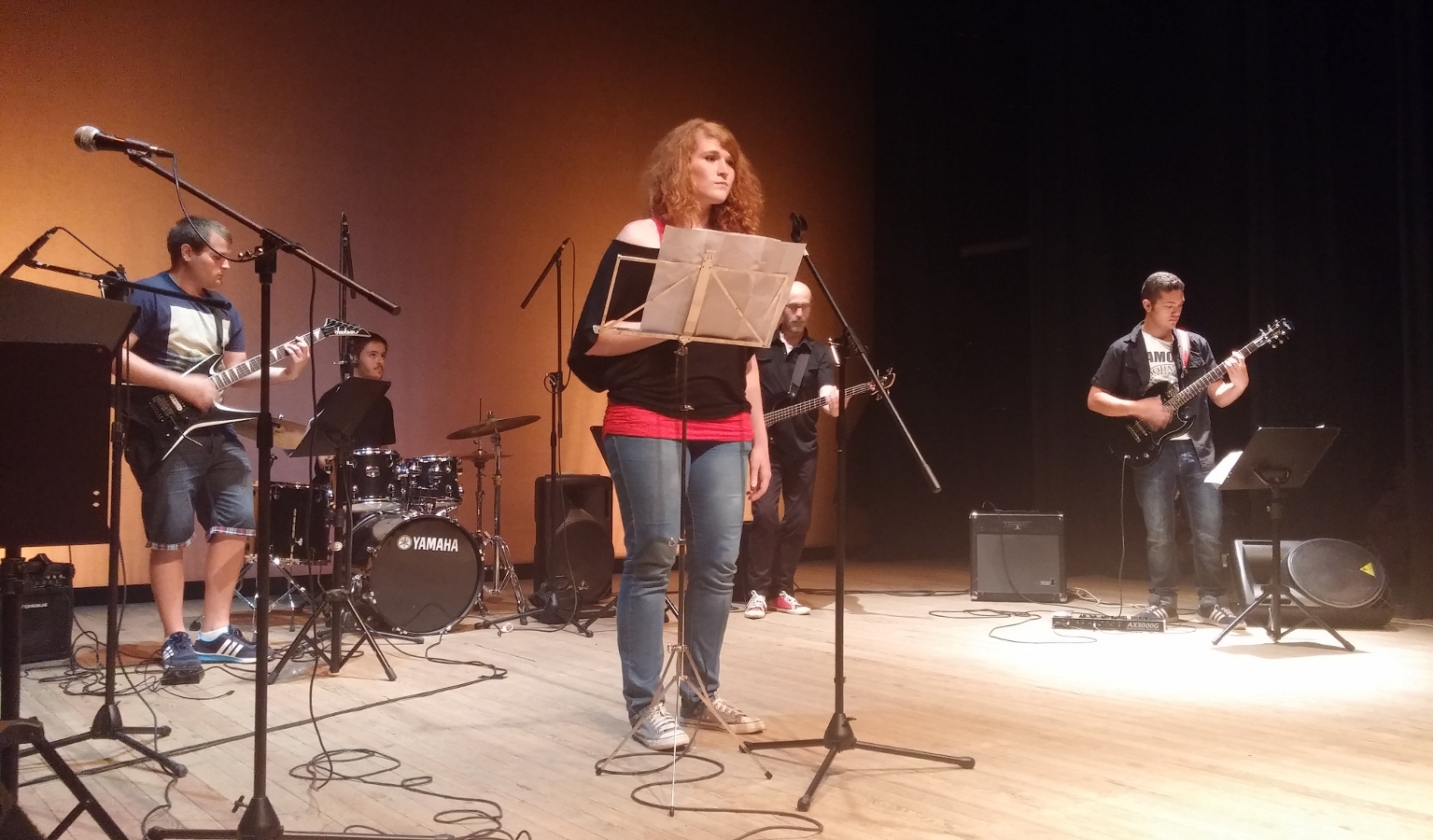 Rock, pop y funk en la audición fin de curso de guitarra eléctrica en Daimiel