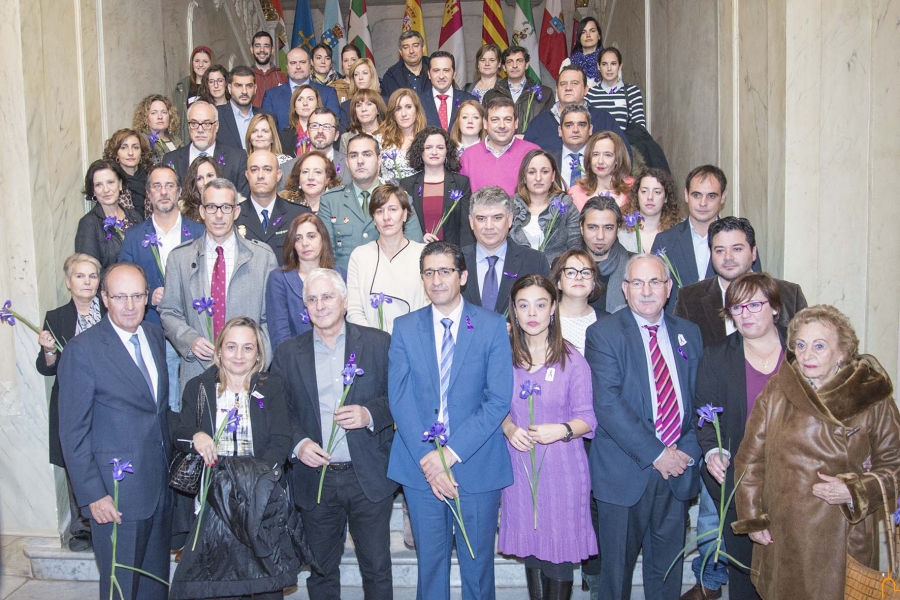 foto-en-la-escalera-de-la-diputacion