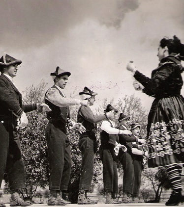 Mazantini, grupo original de la Sección Femenina