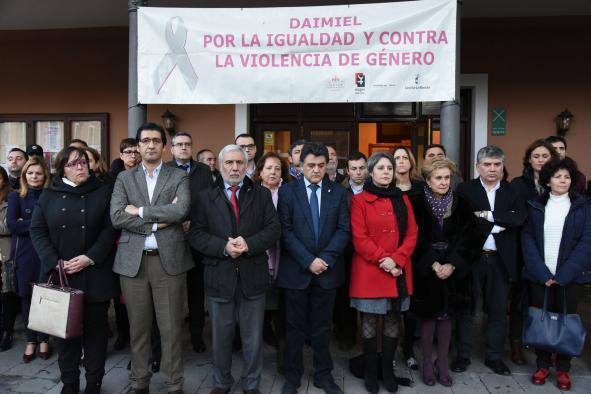 El Gobierno regional reclama la implicación de todas las instituciones y la sociedad para erradicar la violencia de género
