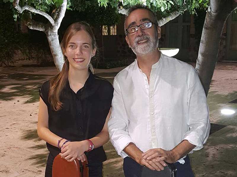 El dúo ‘Contrastes’ vuelve al patio del Museo Comarcal