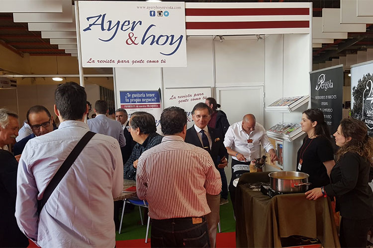 Numerosos invitados en el stand de Ayeryhoy de Fenavin 2019, la edición más ambiciosa de su historia