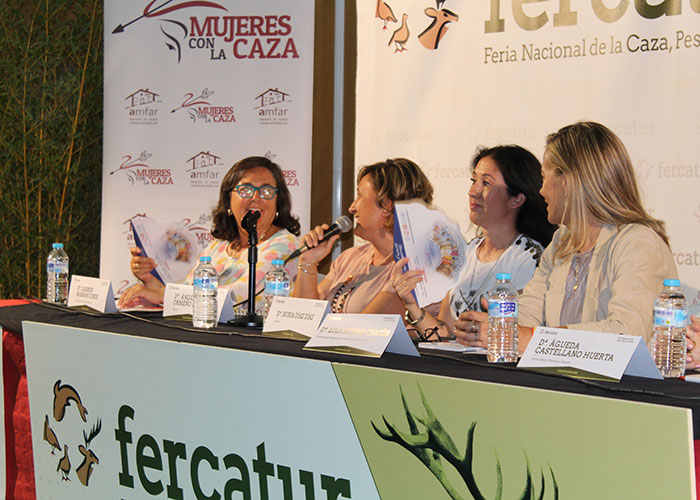 Lola Merino: “La garantía de que siga existiendo la caza y un ingreso económico en los pueblos está en los jóvenes y en las mujeres”