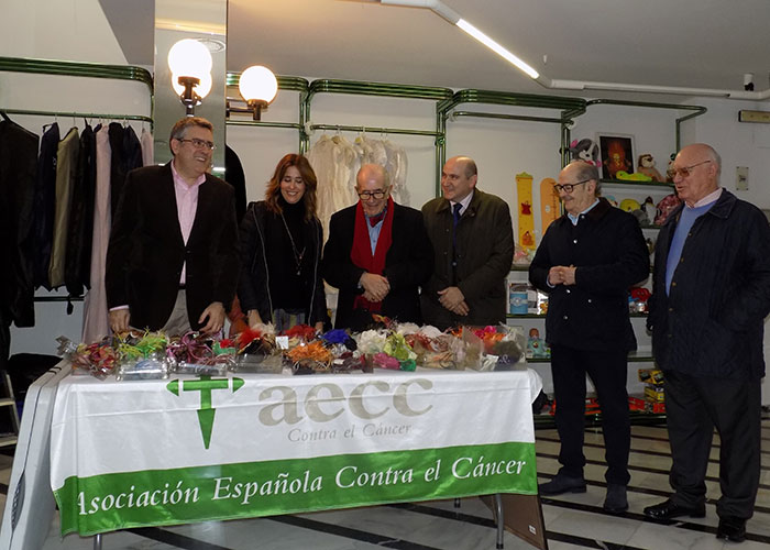 El II Mercadillo Solidario de la AECC abre sus puertas en la calle Postas, 6 hasta el viernes 29 de noviembre ¡¡¡¡colaboren!!!!