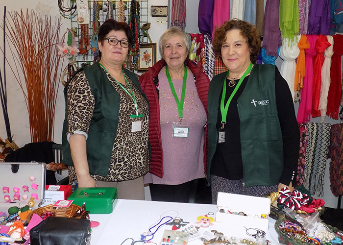 El II Mercadillo Solidario de la AECC abre sus puertas en la calle Postas, 6 hasta el viernes 29 de noviembre ¡¡¡¡colaboren!!!!