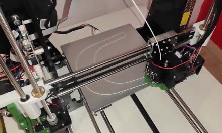Voluntarios de Daimiel desarrollan piezas con impresora 3D para las pantallas de protección de los sanitarios