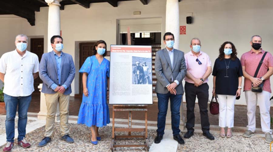 Caballero destaca la importancia testimonial política y social de las fotografías de Herrera Piña en el periodo de la transición en la inauguración de la exposición “Ciudad Real en los años 70”