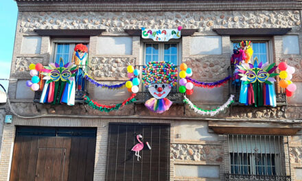 El I Concurso de Balcones de Carnaval llena de colorido y creatividad las calles torralbeñas