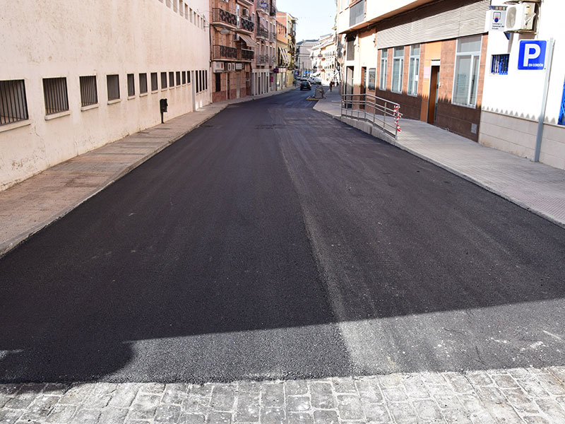 El Ayuntamiento de Daimiel renovará esta semana más de 4.500 metros cuadrados de asfalto en seis calles 