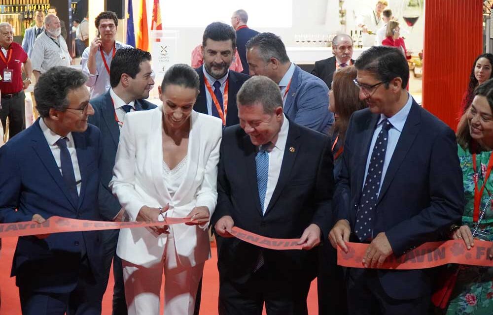 Caballero: «Fenavin es la feria orgullo de todos los hombres y mujeres de La Mancha y debemos cuidarla»