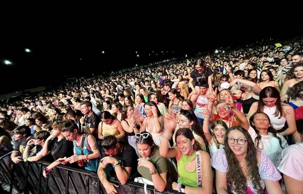 Miles de jóvenes disfrutaron del concierto de Los 40