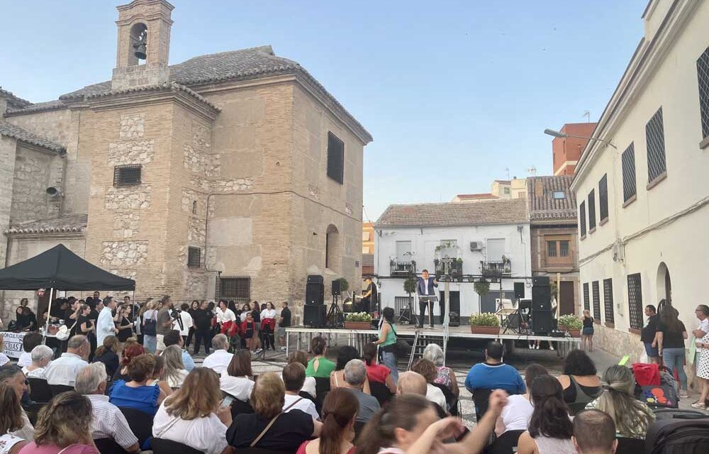 El barrio del Perchel se rinde a su patrón