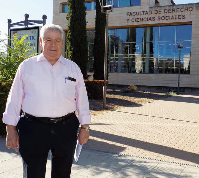 Ramón Romero, alumno más longevo de la UCLM