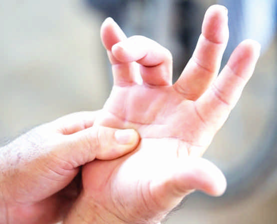 A tu salud: Dedo en gatillo. La mano de Spiderman