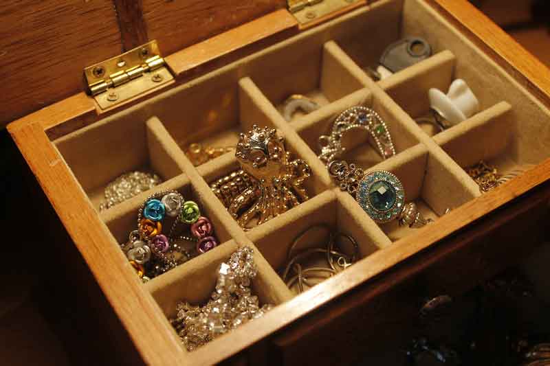 Asegurar las joyas y los objetos de valor con el seguro de Hogar