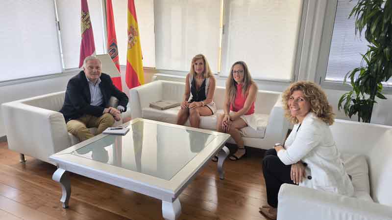 Cañizares se reúne con Afexpan en apoyo a la promoción del ‘Pan de Cruz’