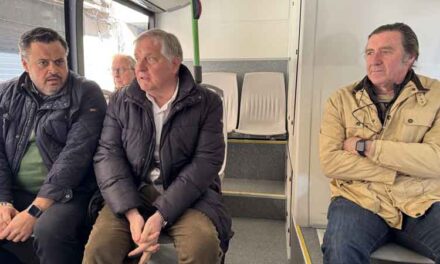El servicio de transporte urbano estrena cuatro autobuses y nuevo sistema de pago