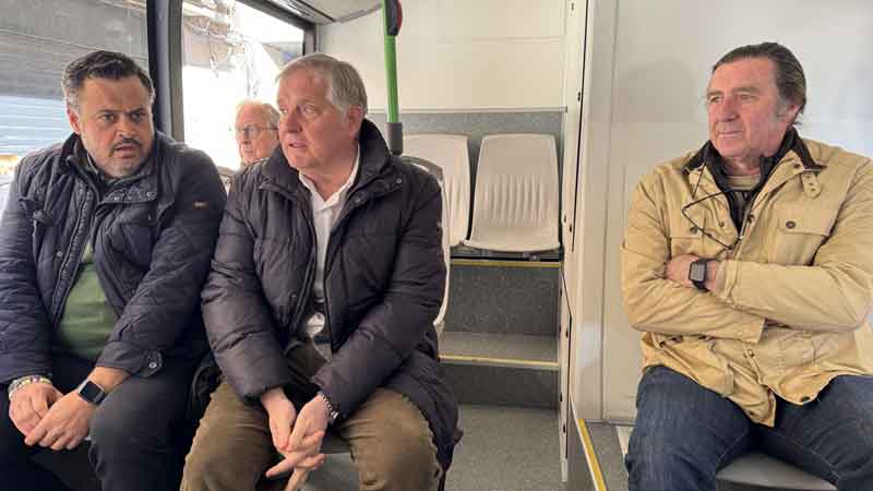El servicio de transporte urbano estrena cuatro autobuses y nuevo sistema de pago