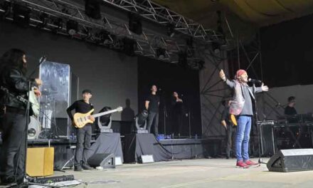 1.400 personas bailan al son de los temas más románticos de El Arrebato en Daimiel