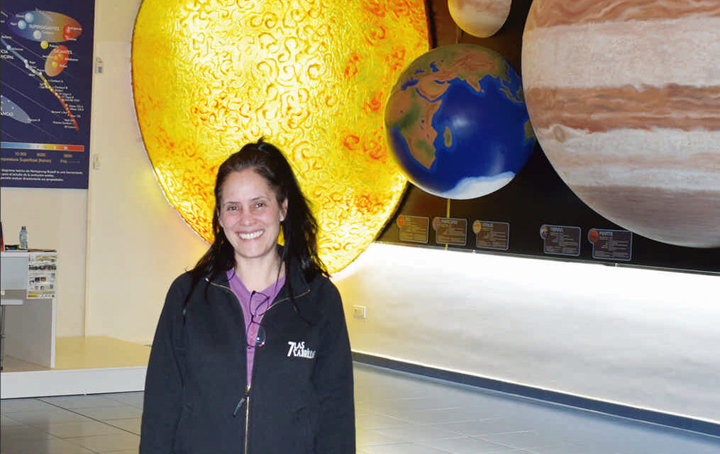 Mónica Fernández Hontanilla, ambientóloga especializada en astronomía y gestora del Planetario de Alcoba