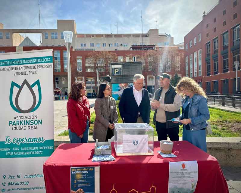 Cañizares muestra su solidaridad con la Asociación de Parkinson Virgen del Prado