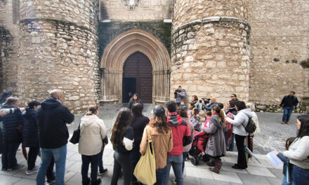 Éxito de las primeras visitas guiadas para familias organizadas por la concejalía de Turismo en Semana Santa