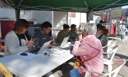 El PID se acerca al mercadillo para dar a conocer sus servicios