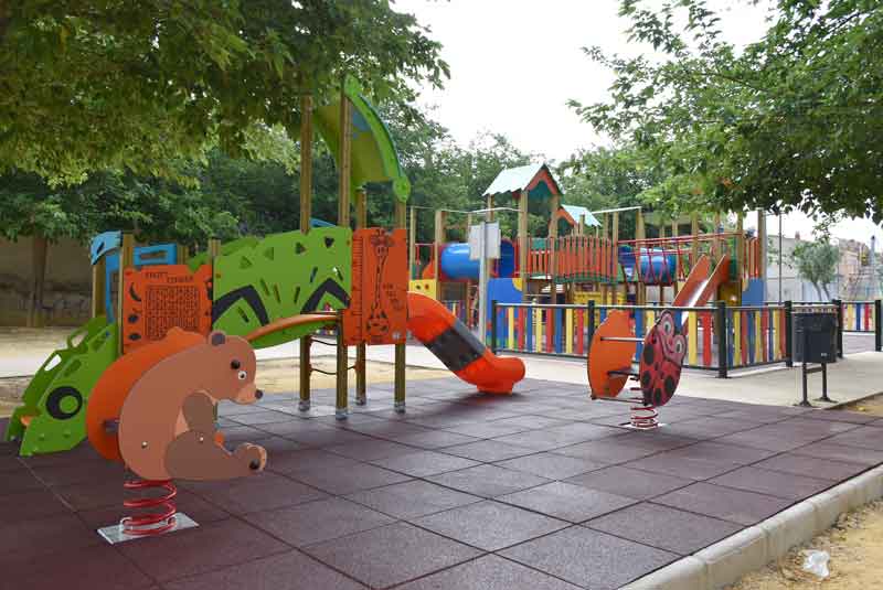 Renovado el parque infantil de Avenida de los Rosales