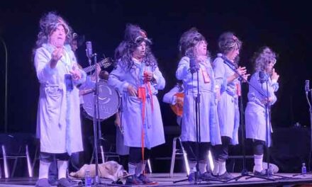 Los personajes de ‘El Selu’ arrancan las carcajadas del público y hacen brillar el Carnaval de Verano