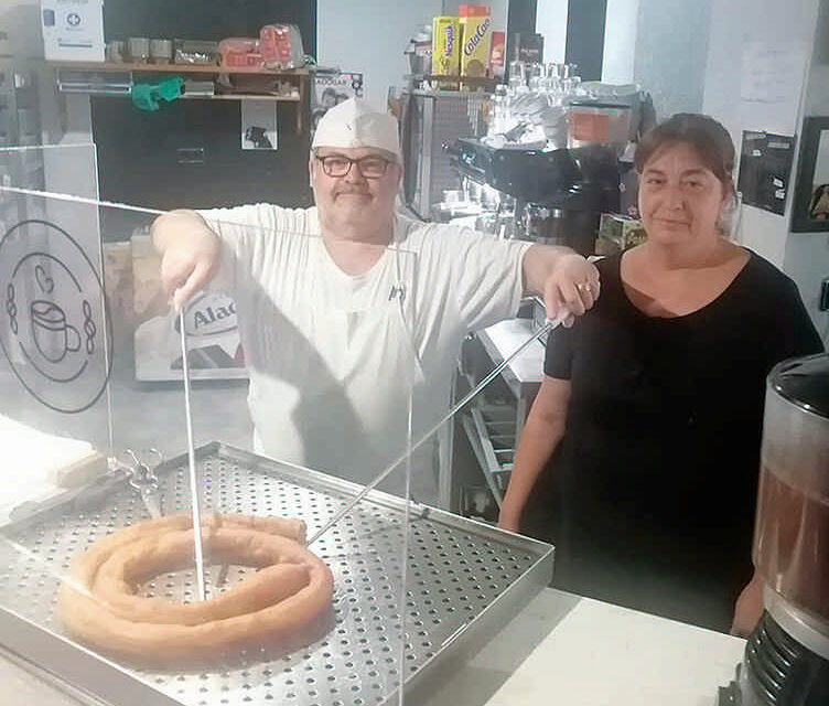 Churrería Cafetería Plaza (Carrión de Calatrava). Churreros hasta la médula, y algo más