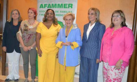 La mentora Irene Morillo empodera y ofrece herramientas sobre liderazgo a las mujeres rurales de AFAMMER
