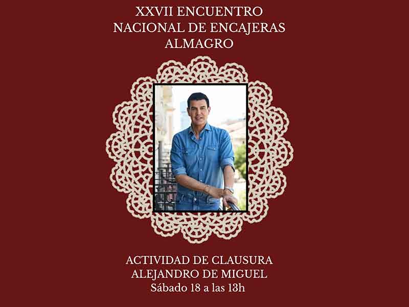 El diseñador manchego Alejandro de Miguel presenta en Almagro un diseño con encaje de bolillos acompañado por maestras encajeras locales