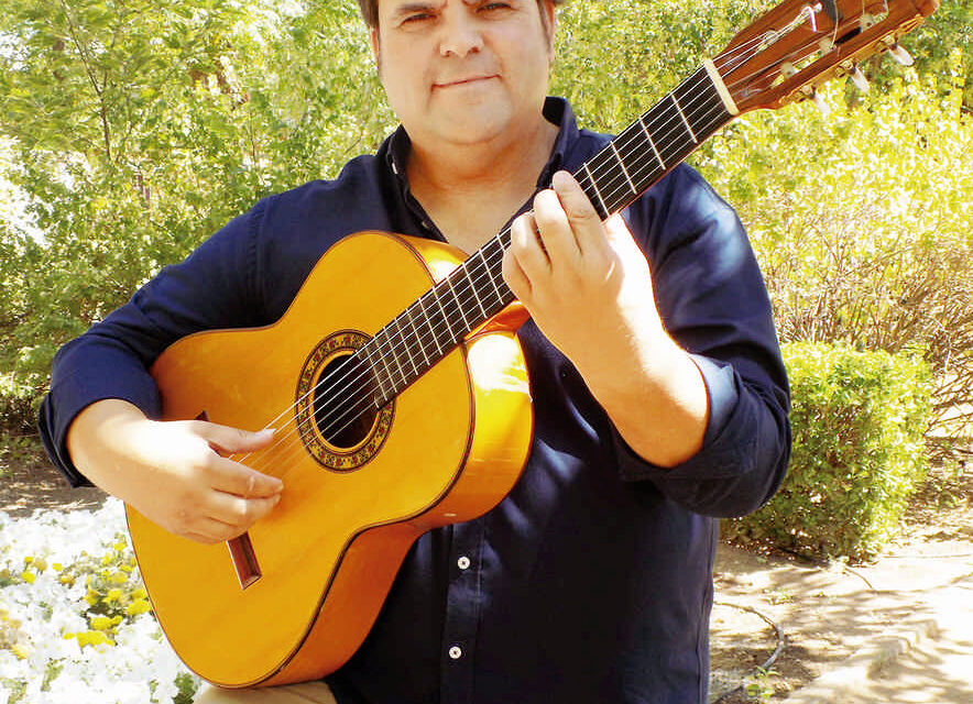 Ricardo Fernández Del Moral, cantaor y guitarrista