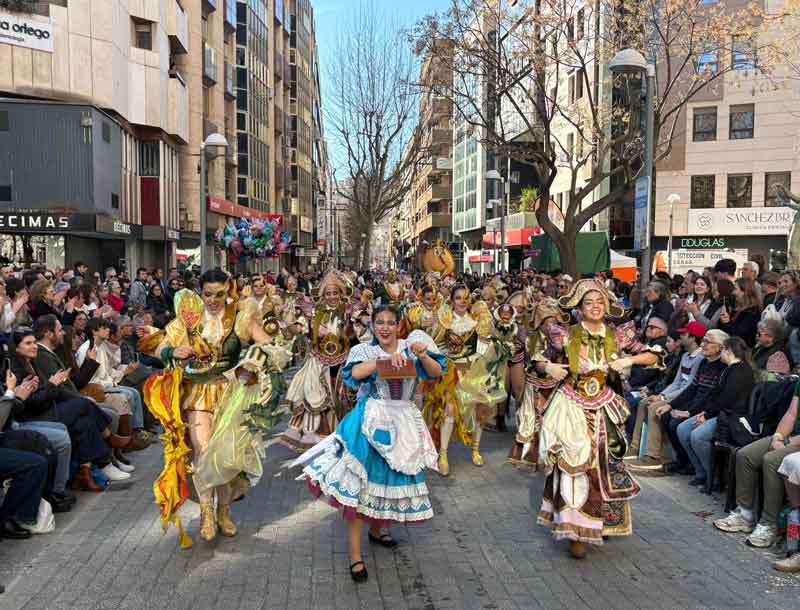 “Los Perchas” Arlequín de oro en el “Domingo de Piñata” de Ciudad Real