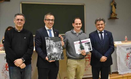 La Junta de Hermandades presentó el cartel y la guía de la Semana Santa 2026
