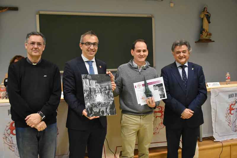La Junta de Hermandades presentó el cartel y la guía de la Semana Santa 2026