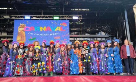 ‘El Dinosaurio’ conquista el Concurso Local de Comparsas 2026 y hace vibrar el Domingo de Carnaval en Ciudad Real